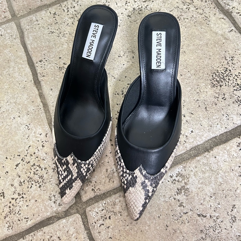 Steve Madden Pointed Toe Mules Snake Print NWOB sz 7.5